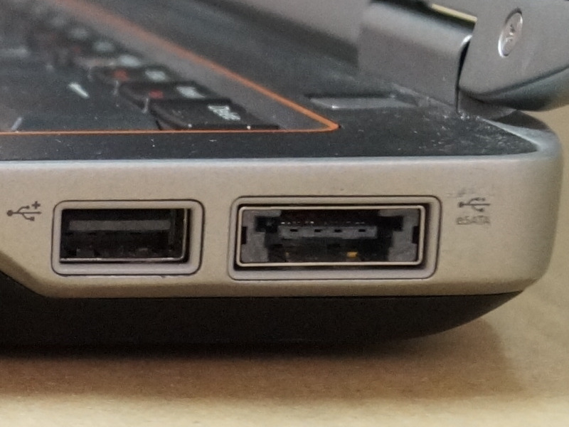 Лаптоп Dell - eSATA и USB